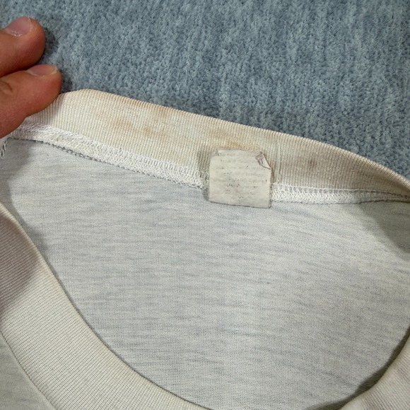 Guess T-Shirt Men Small White Neon Pink Green Vertical Spell Out Vintage 90s Tee - Picture 4 of 7